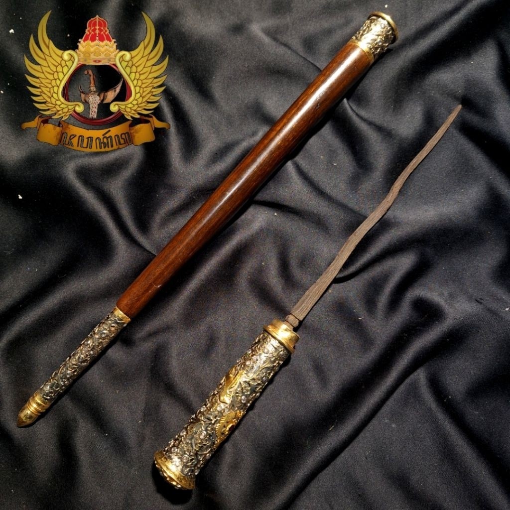 Tongkat Komando Pesanan Khusus Bahan Layu Eboni dan Tembaga Hias Batu Yakut