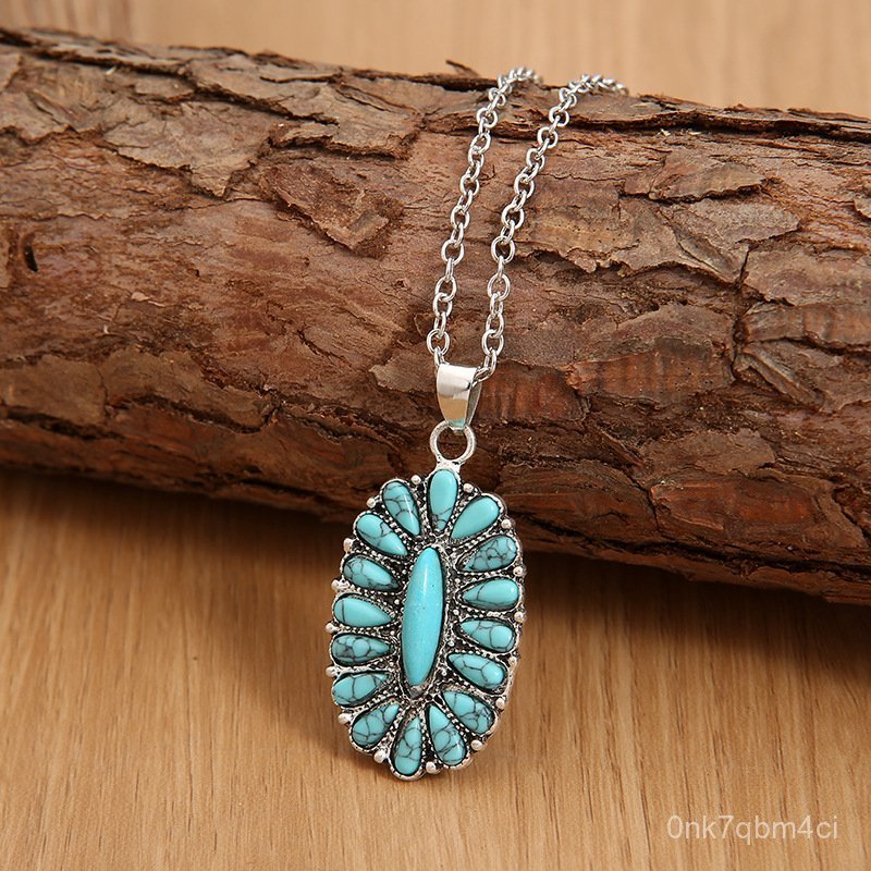 Western Ethnic Style Inlaid Turquoise Pendant Necklace Retro Exaggerated Turquoise Short Necklace