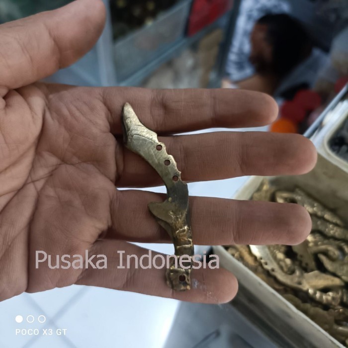 ajimat kujang emas full kuningan sepuh mataram hadiah dari kerajaan pa bisa dibandingkan dgn toko yg