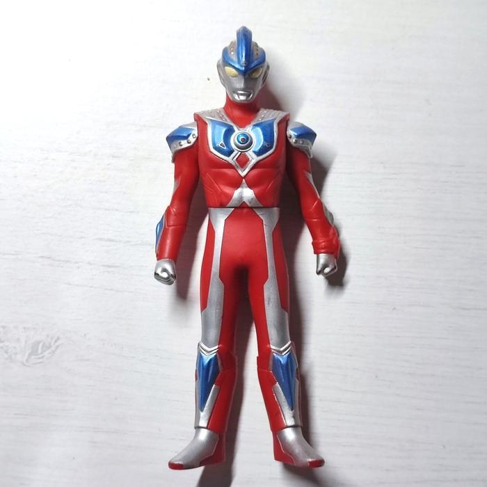 ULTRAMAN GINGA STRIUM   VINYL 14CM  HERO SERIES