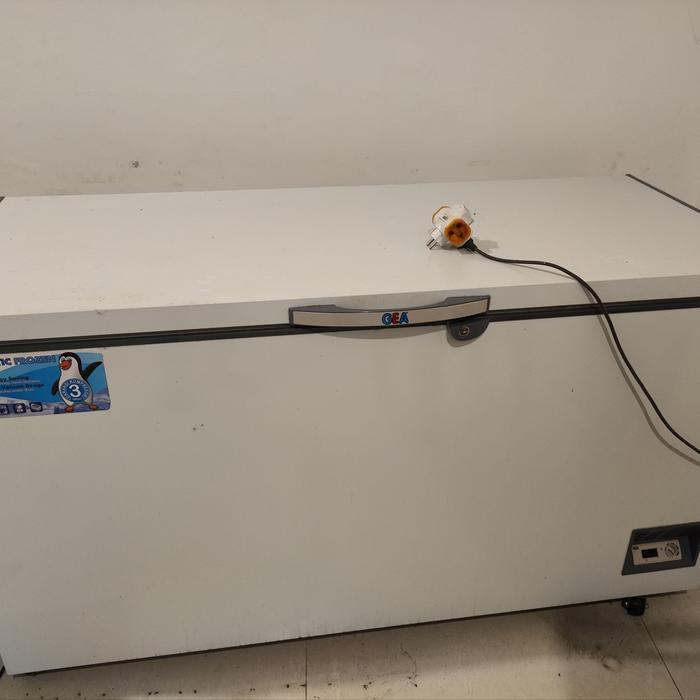 CHEST FREEZER KULKAS DUDUK KULKAS TIDUR GEA 500L KONDISI 90% SILAHKAN LANGSUNG DI CEK KONDISI FISIKN