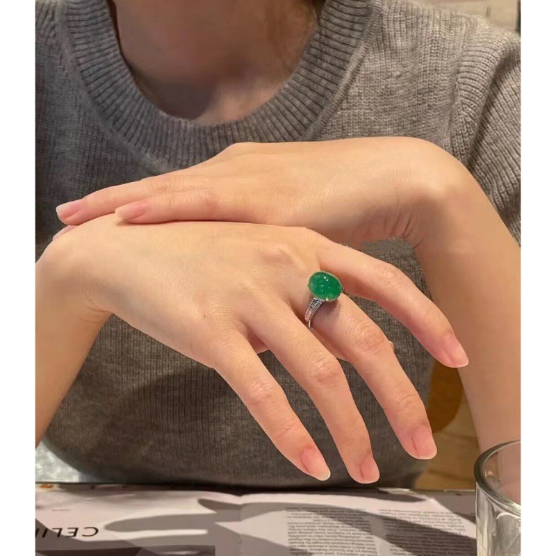 Cincin giok hijau jenis es dengan bingkai emas 18K giok asli alami kelas A dari Burma dengan permuka