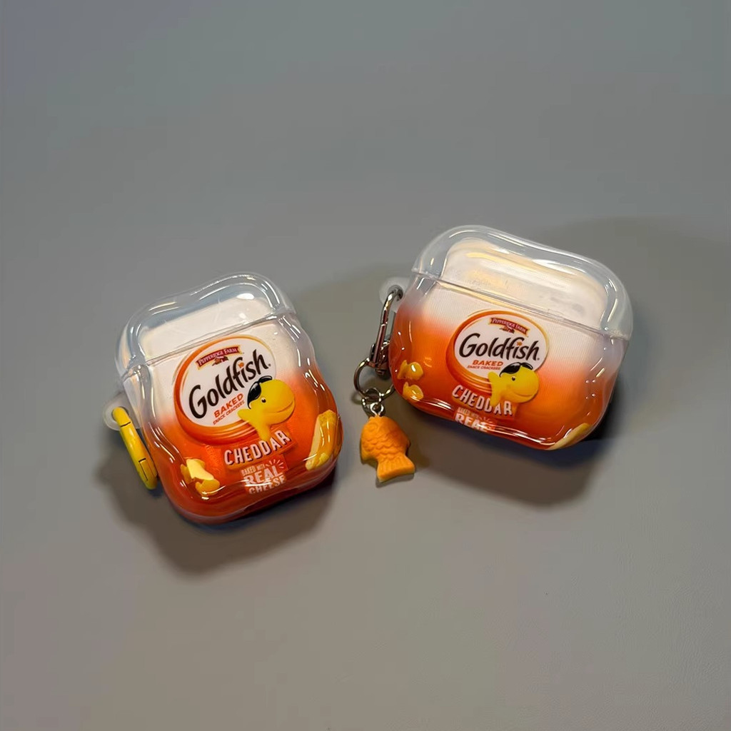 Biskuit ikan mas kecil yang lucu dan menggemaskan untuk casing earphone AirPods 4, AirPods Pro 3, bl