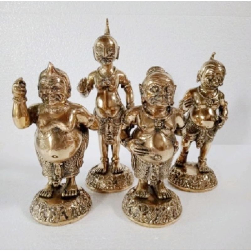 Patung Punokawan Kuningan