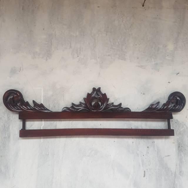 Gawangan kayu ukir/ sampiran kain batik / display kain batik panjang