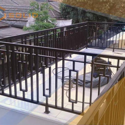 railing tangga. balkon minimalis