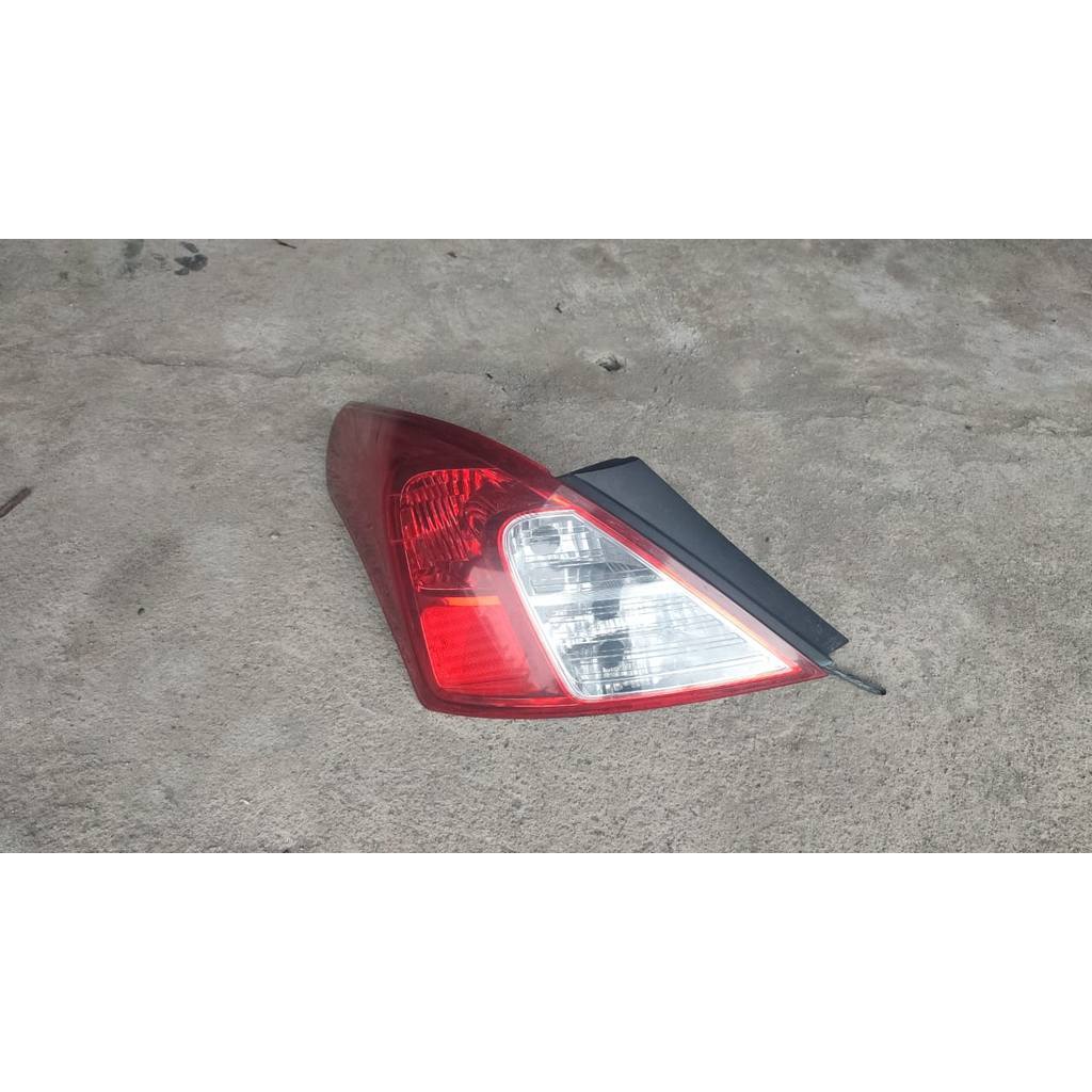 stoplamp lampu belakang nissan almera