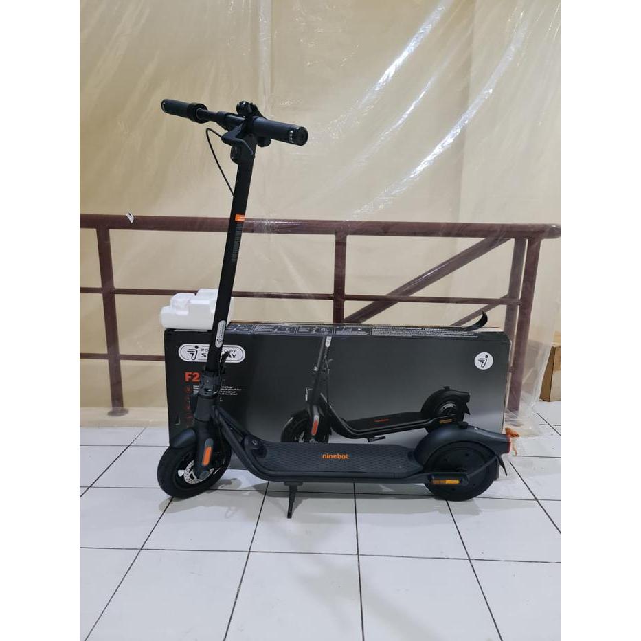 Scooter listrik Segway Ninebot KickScooter F2