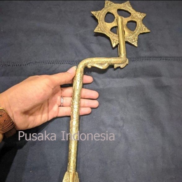 Pusaka Cakra Kuningan Besar Antik Langka Dijamin Paling Murah Seindonesia PI8776