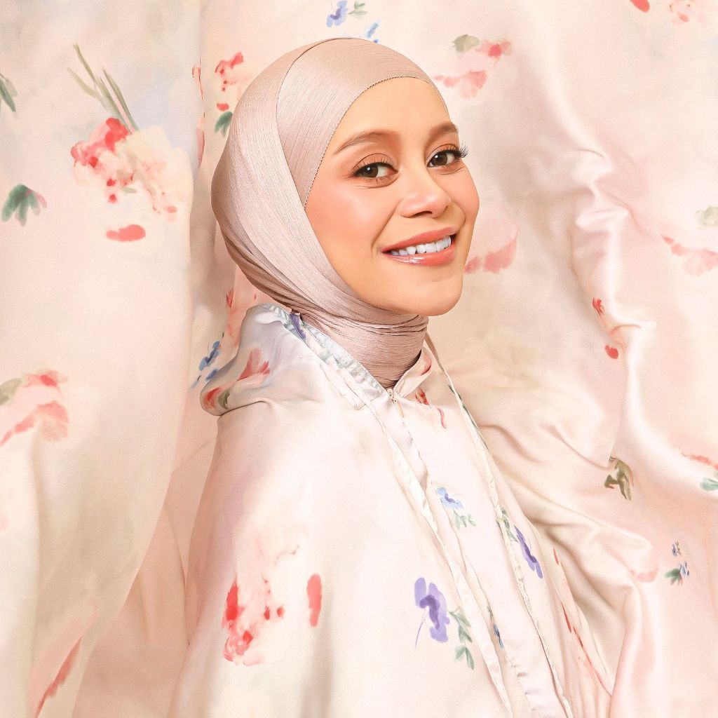Lozy Syari - Lesti Prayer Set Series 2 Lozy x Lesti Kejora (Lunar Prayer Mukena Bahan Silk Set Patte