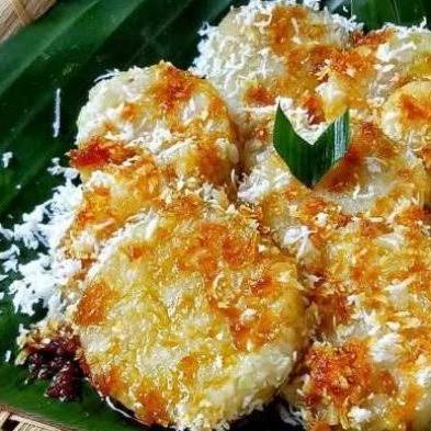 kue lopis ketan gula merah / kue lupis .