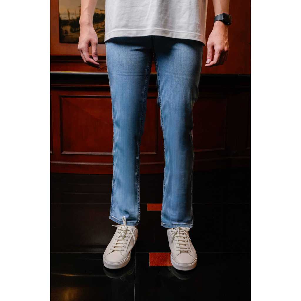 FOREX Celana Jeans Pria Biru Terang Regular Fit DLRS3655