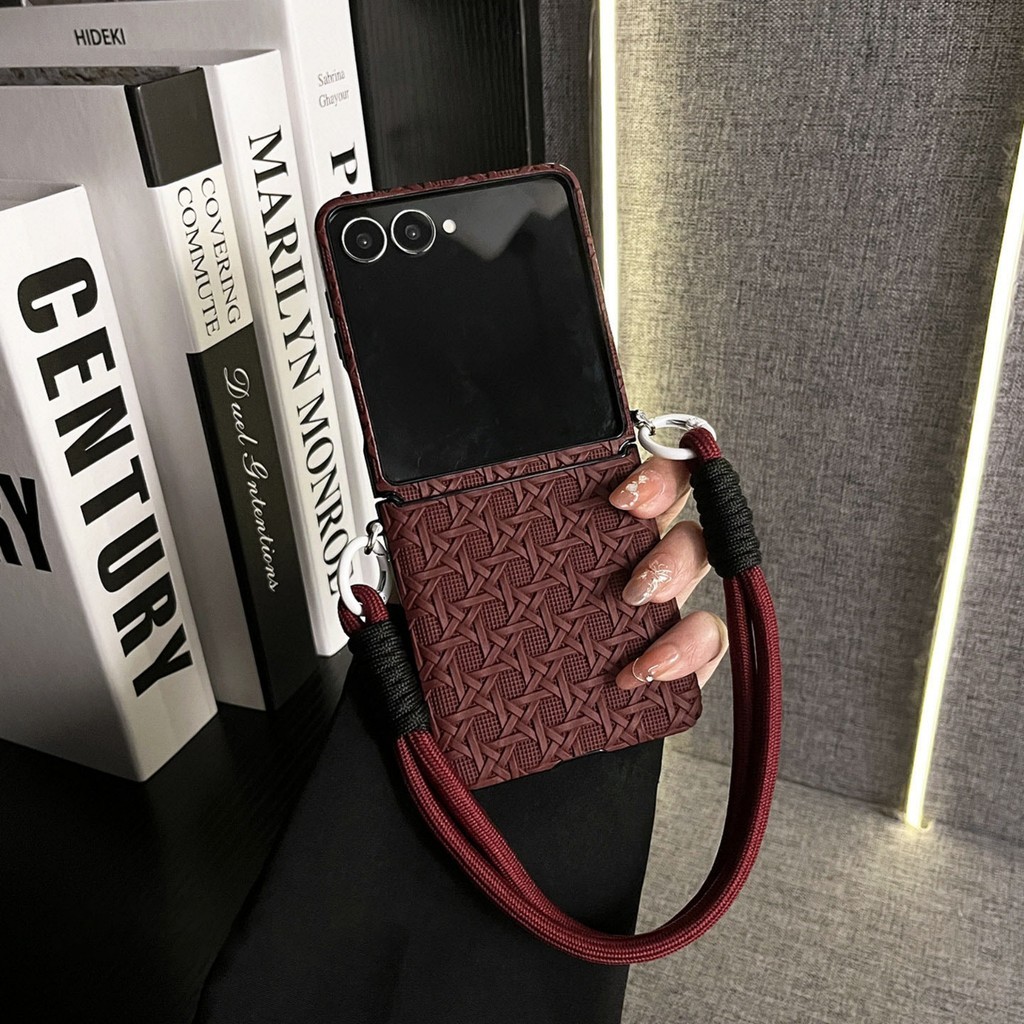 Retro Korea Woven Ball Pattern Phone Case dengan Tali Portable untuk Samsung Galaxy Z Flip7 Z Flip6 