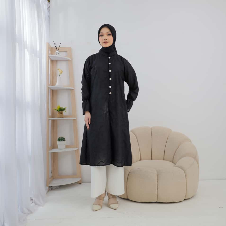ZIZISHOP Long Tunik Katun Bordir Bolong ( Katbol ) Wanita Bw Dan Hitam Only Kancing Depan Terbaru  K