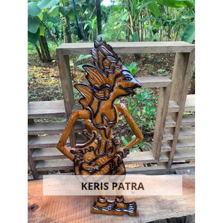 blawong keris beerbentuk wayang raden arjuna diukir persisi seperti aslinya  dari mahoni finishingan