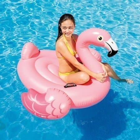 Ban Renang warna PINK santai renang diKolam renang pantai