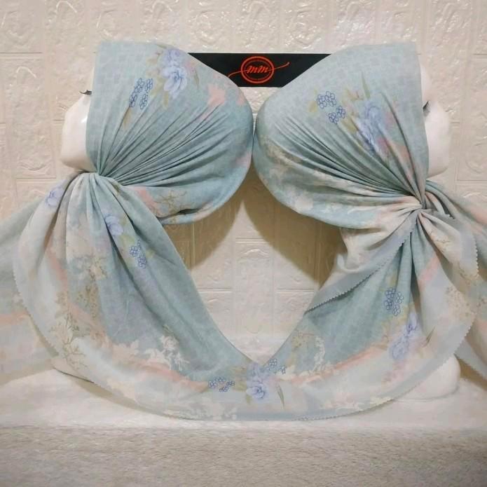 HIJAB SEGI EMPAT VOAL MOTIF BUNGA WARDAH KOMBI BIRU K