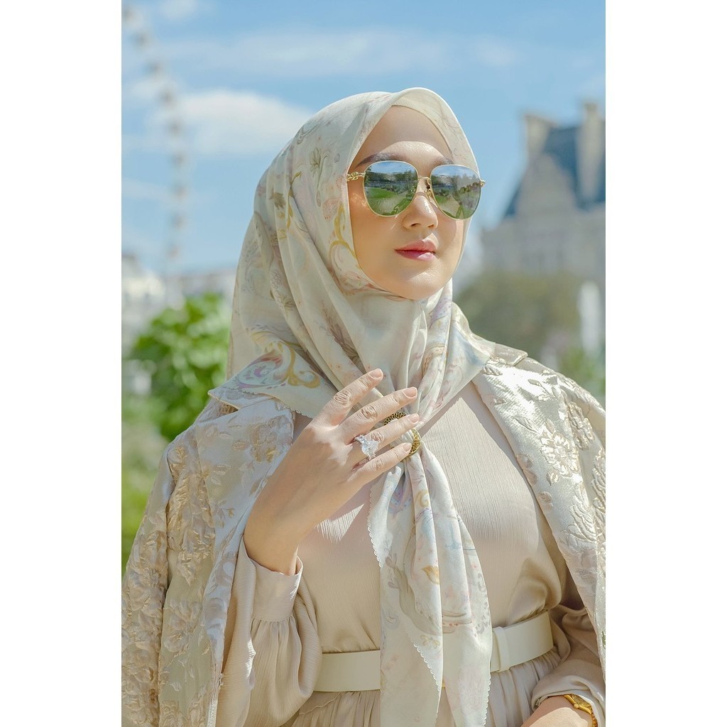 Buttonscarves The Autograph Voile Square XL - Crème