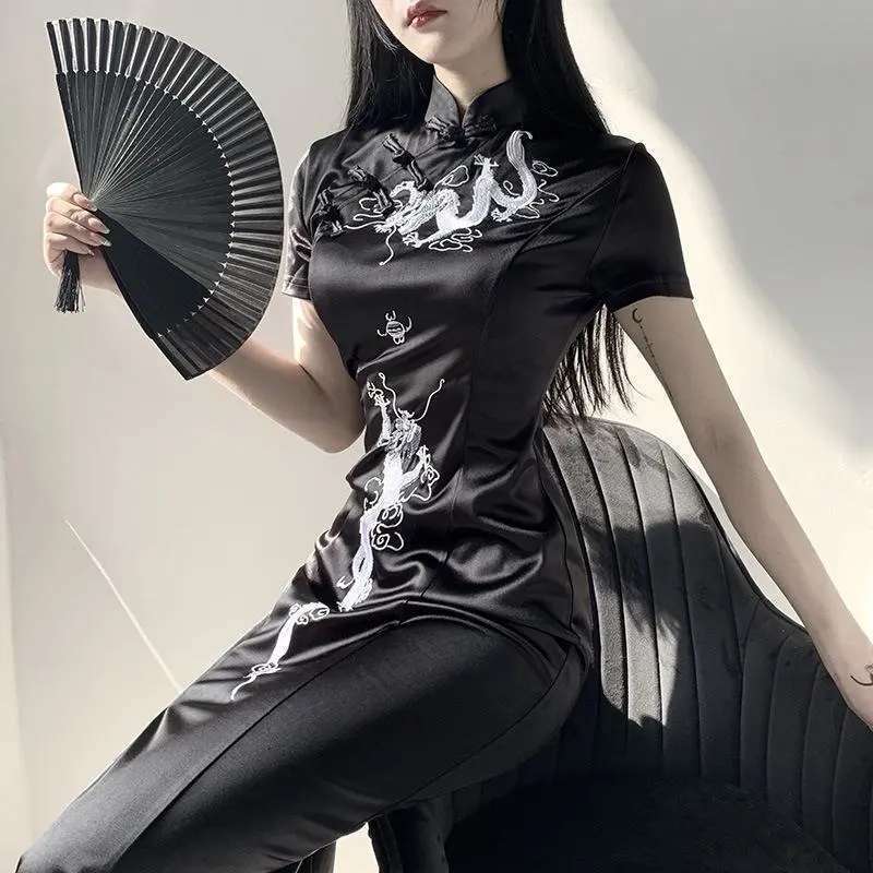 Gaun Lengan Pendek Gesper Hitam Tua Ukuran Besar untuk Wanita dengan Rok Cheongsam Modifikasi Celah