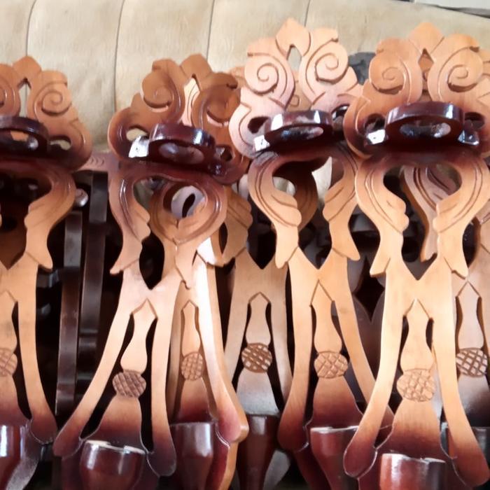 blawong,/jagrak,dudukan keris /tombuk,