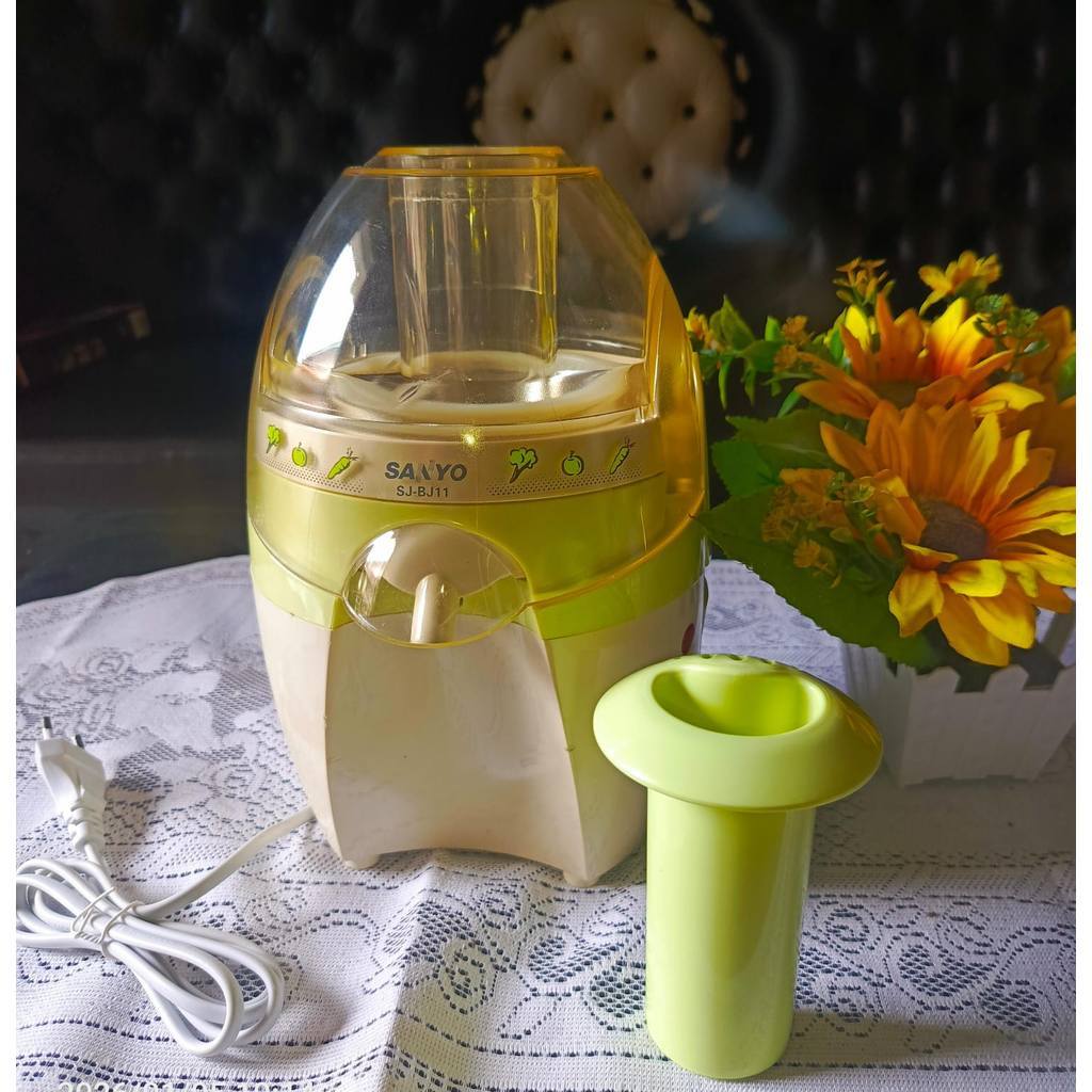 BACA DESKRIPSI  PEMBUAT JUS TANPA AMPAS / JUS EXTRAKTOR TANPA AMPAS / JUICER SANYO SJ BJ 12 TANPA AM