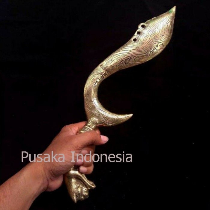 Pusaka Kujang Prabu Siliwangi Mata Tiga Kuningan Besar Dijamin Paling Murah Seindonesia PI7666