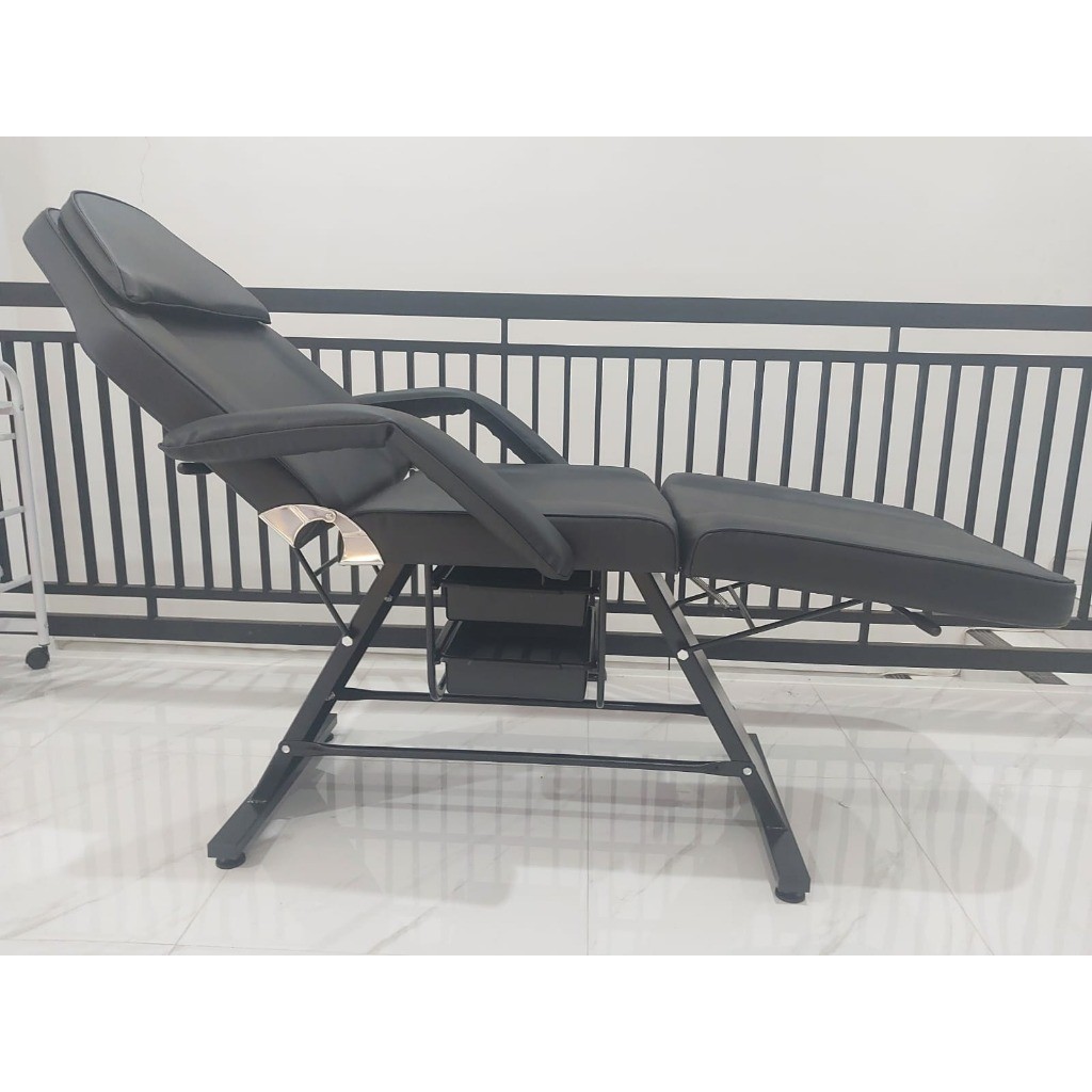 Bed Facial Salon Kecantikan Black