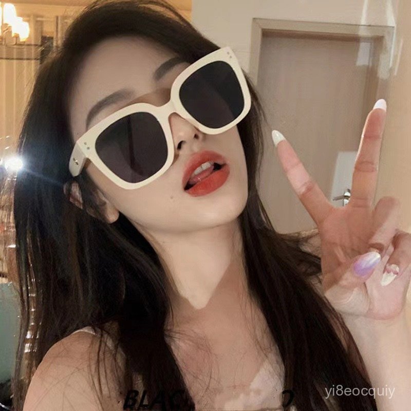 Kacamata hitam ramping dengan perlindungan UV, kacamata hitam persegi putih dengan gaya yang sama se