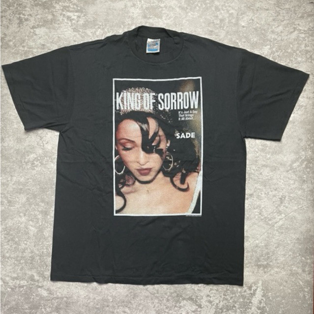 (COD) KAOS BAND FADED TAG SCREEN STARS FRUIT OF THE LOOM SADE