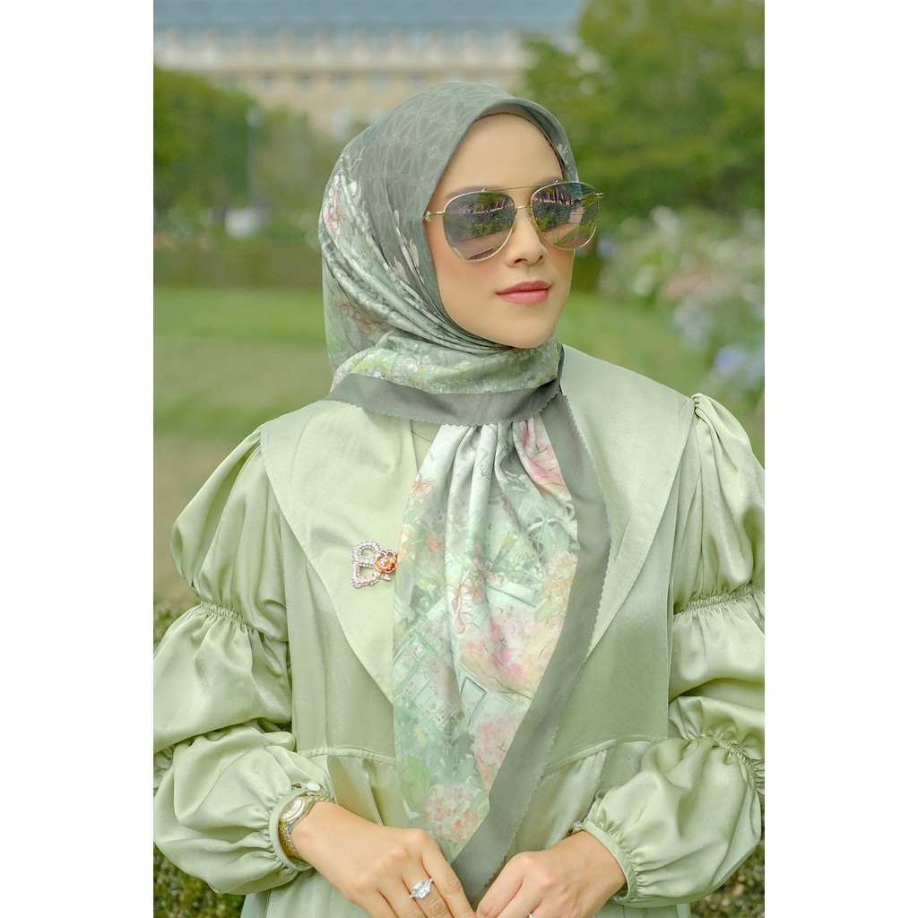 Buttonscarves The Parisian Voile Square XL - Jardin