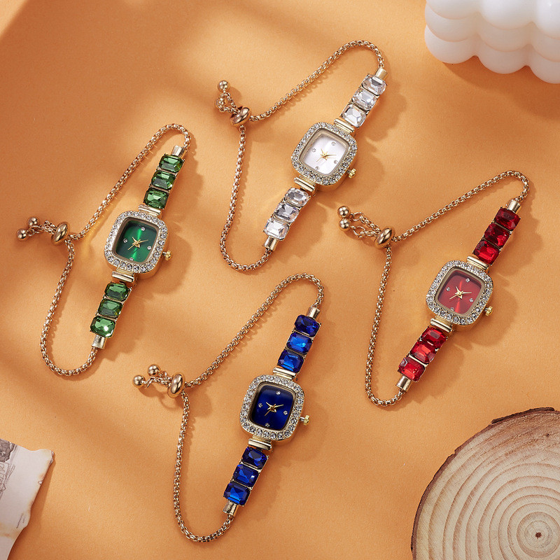 Jam Tangan Wanita dengan Gelang Berlian, Mewah, Bergaya, Unik, Elegan