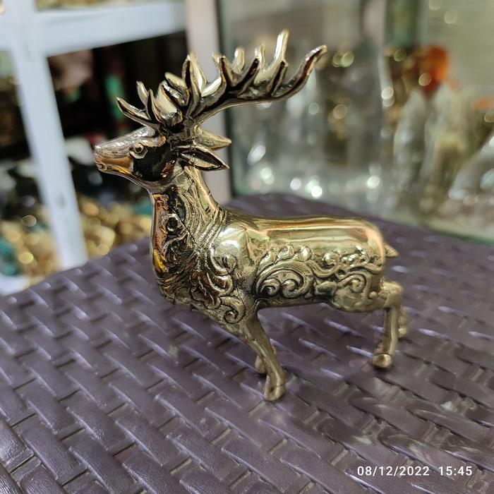 patung rusa emas bahan tembaga