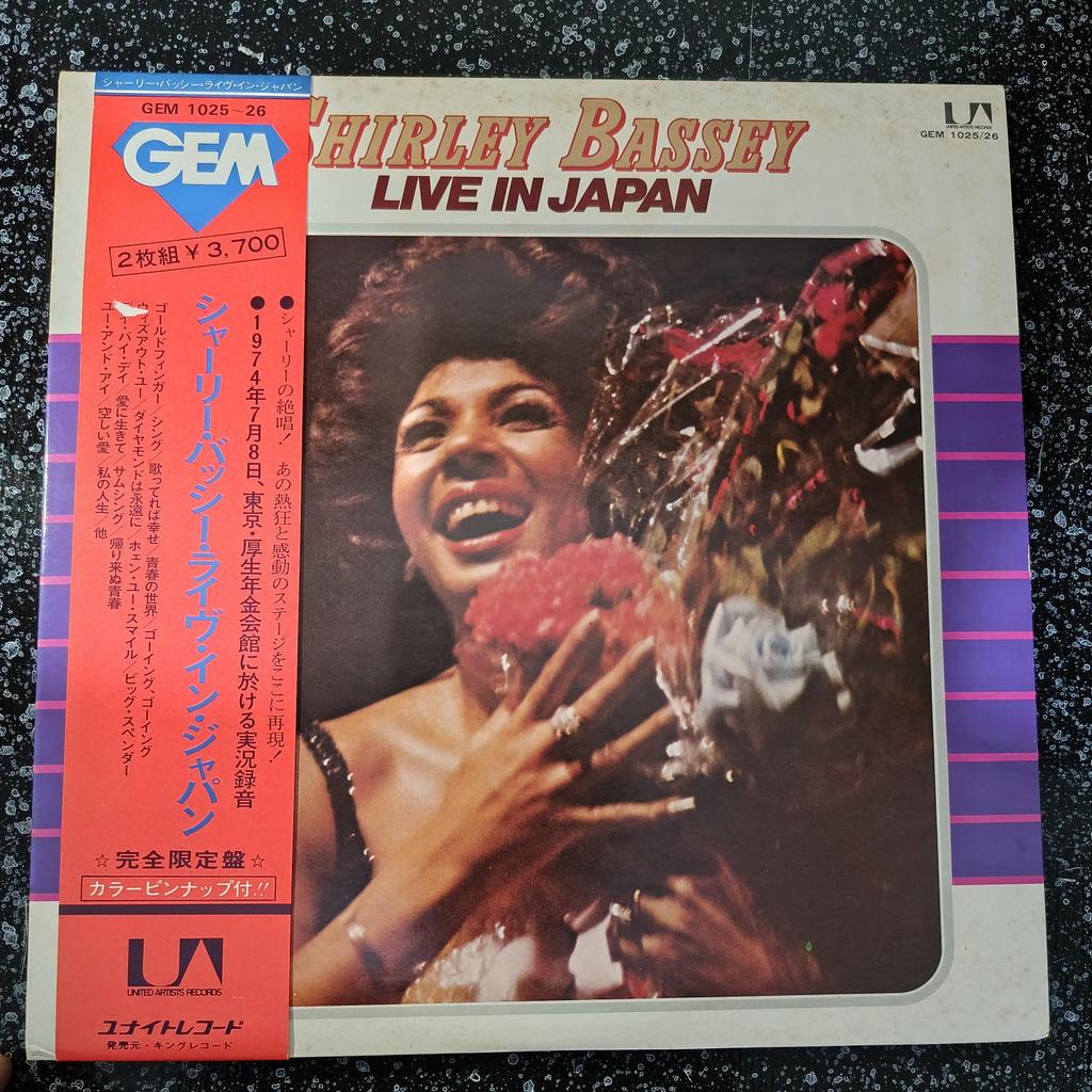 Vinyl Piringan Hitam Jazz, Pop Shirley Bassey – Live In Japan