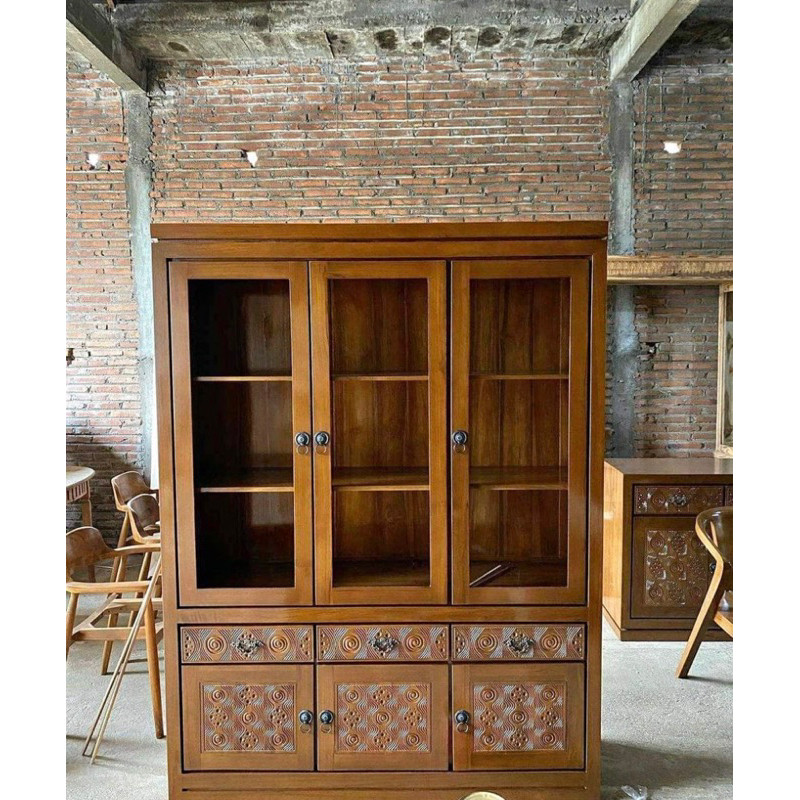 Lemari Pajangan Jati Ukiran/Lemari Pajangan Minimalis