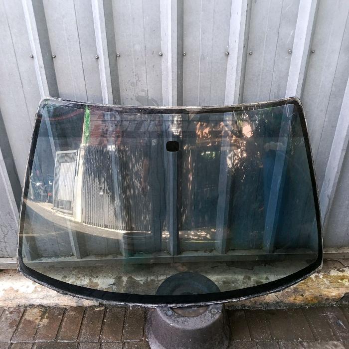 Kaca depan ( utama ) bekas mobil Honda Civic Genio