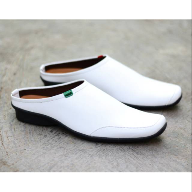 Sepatu Sandal kulit pria putih Kickers Slop selop formal pria keren