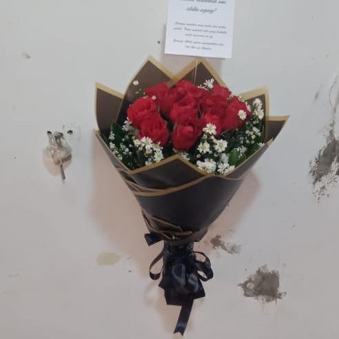 Buket bunga mawar asli bucket wisuda hadiah ulang tahun mawar merah kertas hitam Terlaris