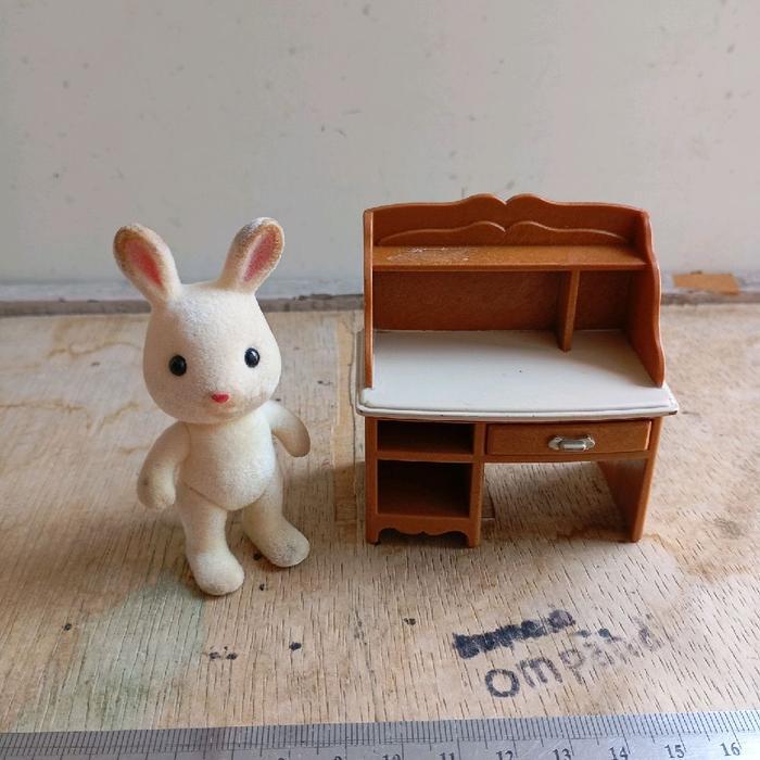 JJtoys 2 pcs mainan sylvanian families dan meja epoch 2ND