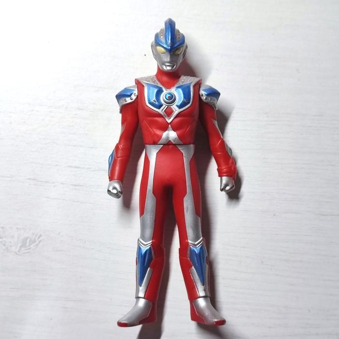 ULTRAMAN GINGA STRIUM   VINYL 14CM  HERO SERIES