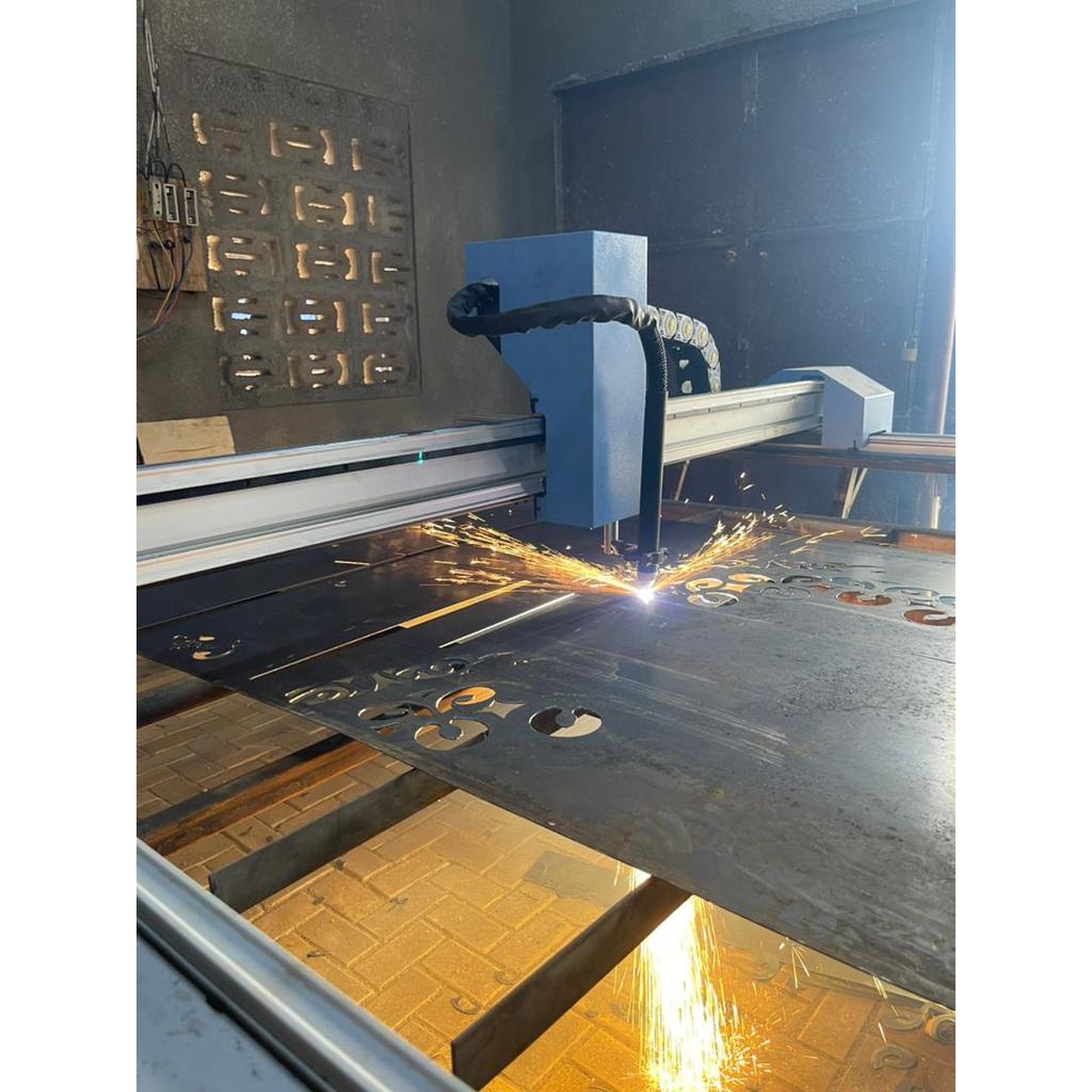 Easy Operation Manufacture FlamePlasma Cutting Machine With THC 1500*3000MM CNC Portable Plasma Cutt