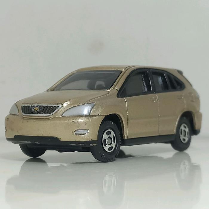 Diecast Tomica Toyota Harrier Tomy No 62 skala 1:63 made in China