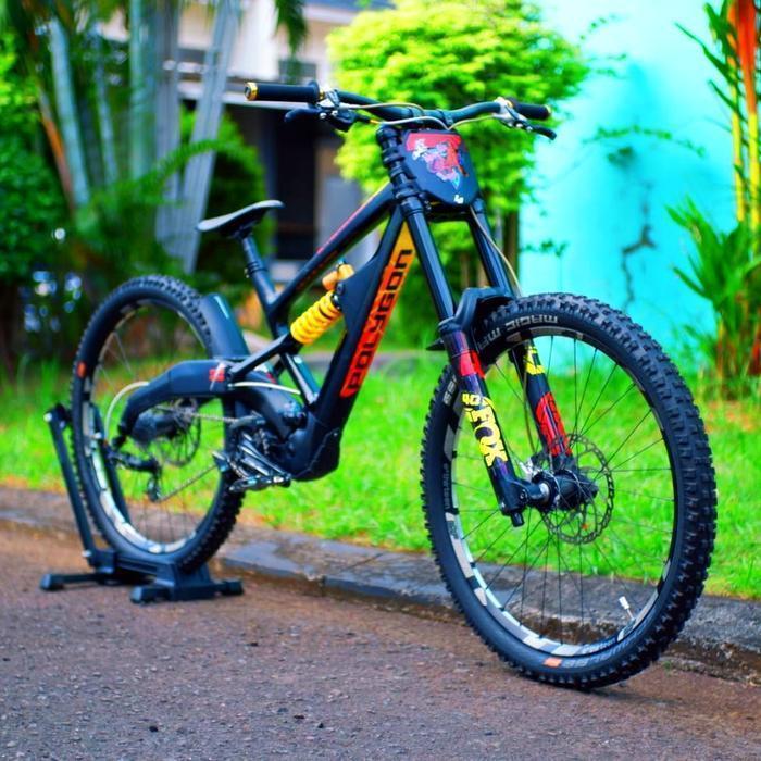 PROMO DICON CUCI GUDANG : Sepeda Downhill Polygon Xquarone DH9 Fullbike