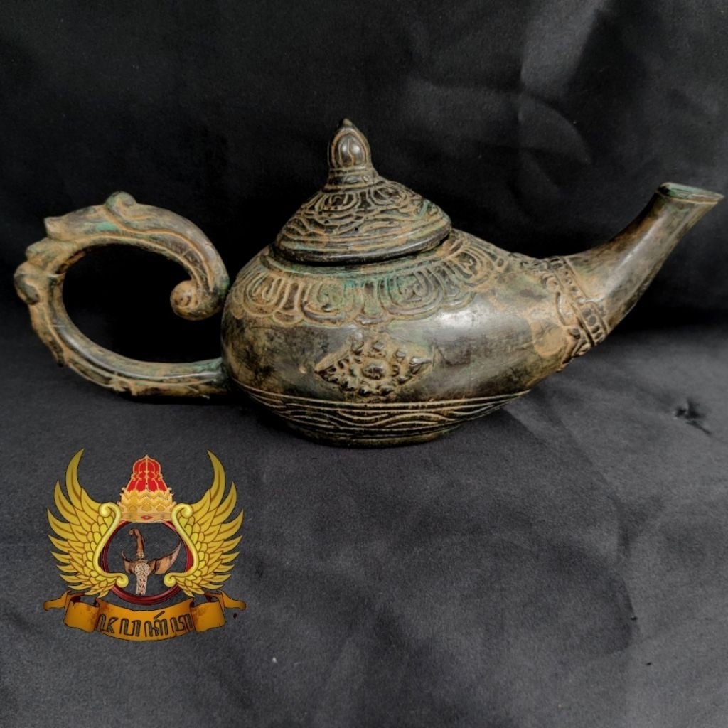 Pajangan Teko Aladin Bahan Kuningan Warna Hitam Motif Unik
