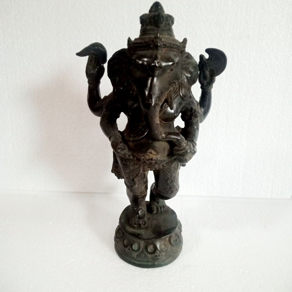 Patung ganesha berdiri hitam perunggu