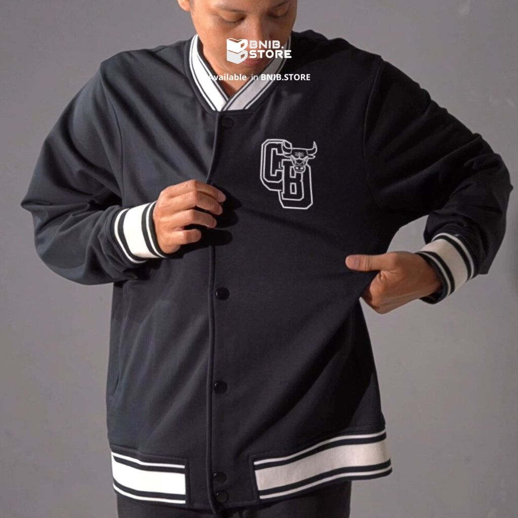 NBA Jaket Varsity Pria Bull's Black [NBAMJ234B201] Original