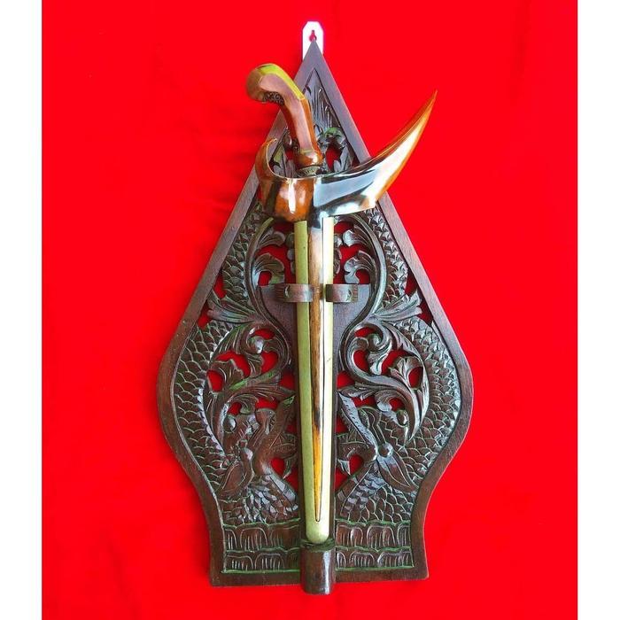 Blawong Dudukan Keris Model Gunungan Motif Naga Kembar Warna Plitur