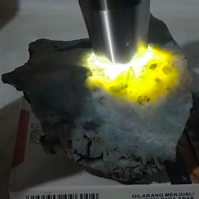 bahan batu bacan albino full kristal, batu yg dikirim sesuai foto. kd7