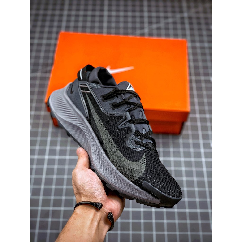Nike Pegasus Trail 2 Hitam Abu-Abu - Sepatu Lari Low Top Pria Ringan Anti Slip