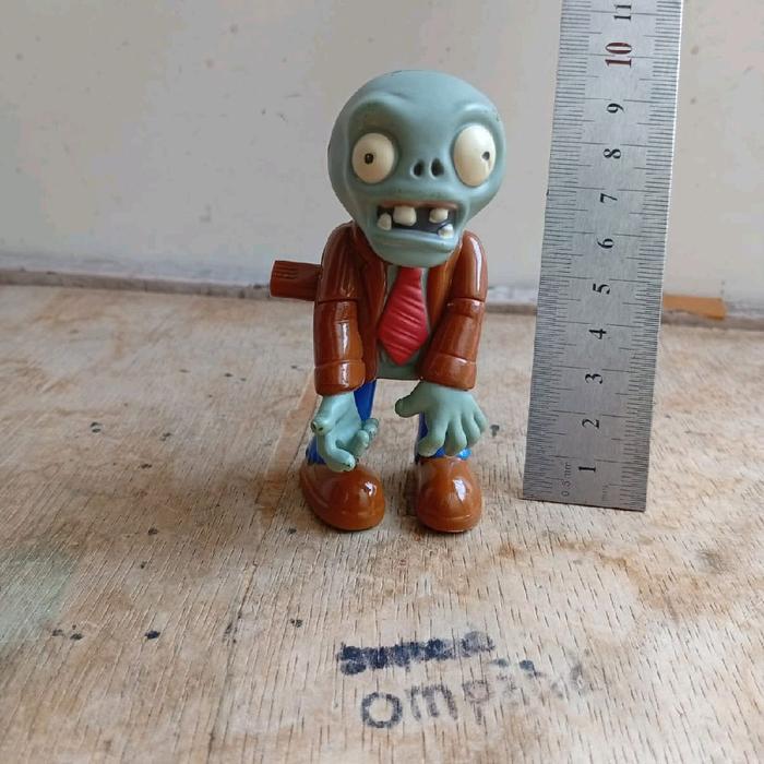 figure kartun plants vs zombie KFC Dcast