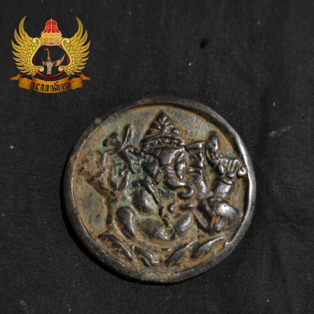 Koin Majapahit Logo Ganesha dan Surya Majapahit Warna Hitam